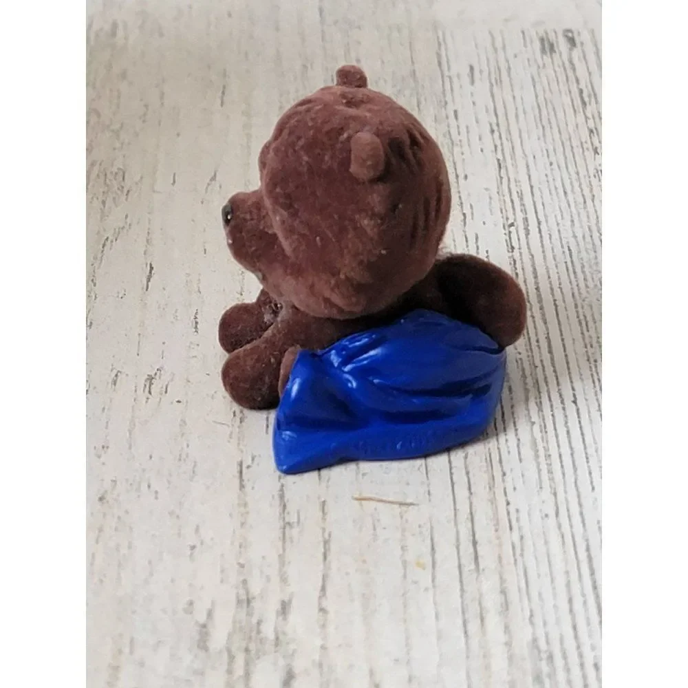 MEG 2005 mini brown puppy flocked‎ toy figure
